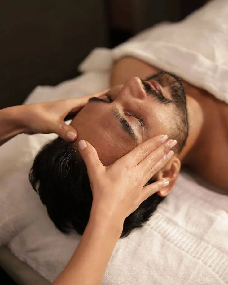 Traditional Thai Head Massage (Nuad Hua) Traditional Thai Head Massage (Nuad Hua)